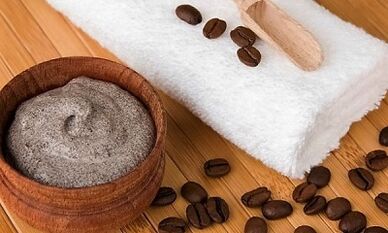Homemade peeling to rejuvenate facial skin.
